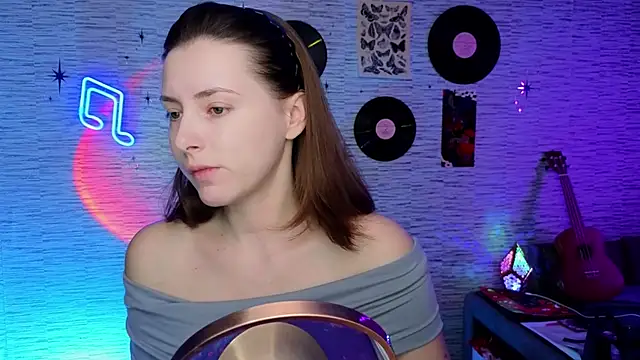 Snapshot of GloriaElmer chatting on 03-03-25, 06:09 GloriaElmer online show from 03-03-25, 06:09