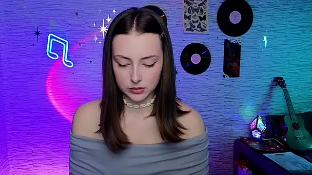 Snapshot of GloriaElmer chatting on 03-19-25, 09:49 GloriaElmer online show from 03-19-25, 09:49