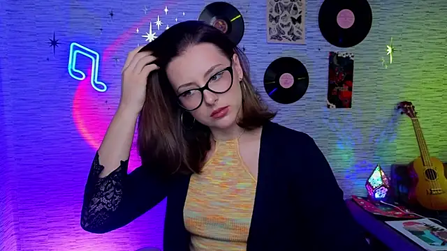 Snapshot of GloriaElmer chatting on 02-06-25, 09:00 GloriaElmer online show from 02-06-25, 09:00