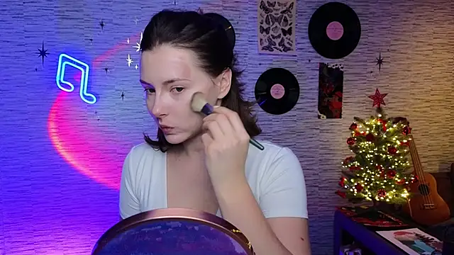 Snapshot of GloriaElmer chatting on 01-29-25, 08:18 GloriaElmer online show from 01-29-25, 08:18