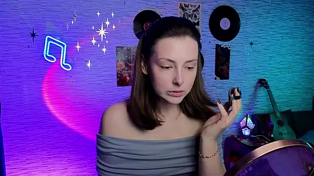 Snapshot of GloriaElmer chatting on 03-19-25, 06:46 GloriaElmer online show from 03-19-25, 06:46