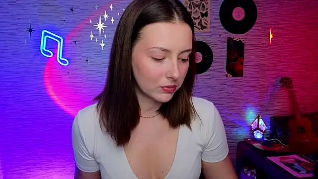 Snapshot of GloriaElmer chatting on 02-04-25, 11:05 GloriaElmer online show from 02-04-25, 11:05