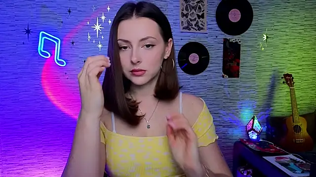 Snapshot of GloriaElmer chatting on 02-07-25, 09:05 GloriaElmer online show from 02-07-25, 09:05