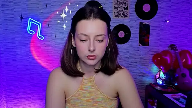 Snapshot of GloriaElmer chatting on 02-14-25, 10:17 GloriaElmer online show from 02-14-25, 10:17