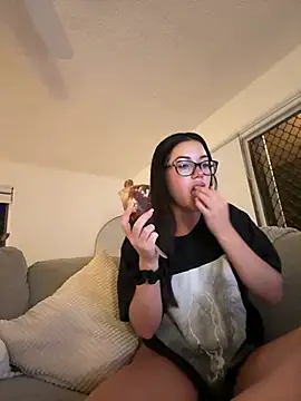 Snapshot of summermc_xx chatting on 03-20-25, 09:48 summermc xx online show from 03-20-25, 09:48