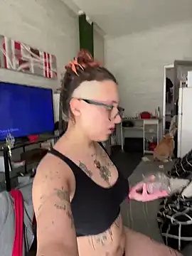 Snapshot of Hawitxui chatting on 02-12-26, 01:44 Hawitxui online show from 02-12-26, 01:44