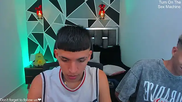 Snapshot of Juan_Nd_Steven chatting on 04-22-26, 01:23 Juan Nd Steven online show from 04-22-26, 01:23