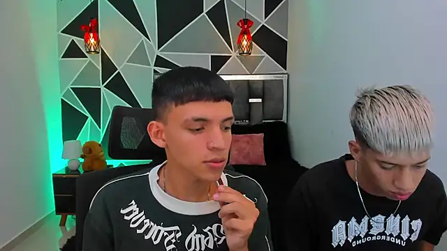 Snapshot of Juan_Nd_Steven chatting on 05-02-26, 03:56 Juan Nd Steven online show from 05-02-26, 03:56