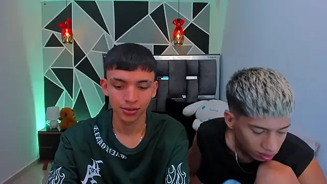 Snapshot of Juan_Nd_Steven chatting on 05-16-26, 10:36 Juan Nd Steven online show from 05-16-26, 10:36