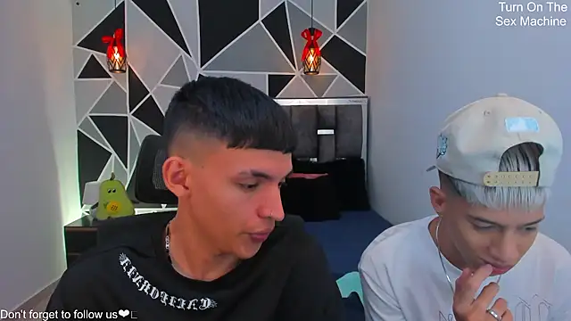 Snapshot of Juan_Nd_Steven chatting on 04-24-26, 01:40 Juan Nd Steven online show from 04-24-26, 01:40