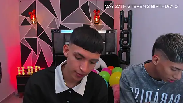Snapshot of Juan_Nd_Steven chatting on 05-27-26, 02:41 Juan Nd Steven online show from 05-27-26, 02:41
