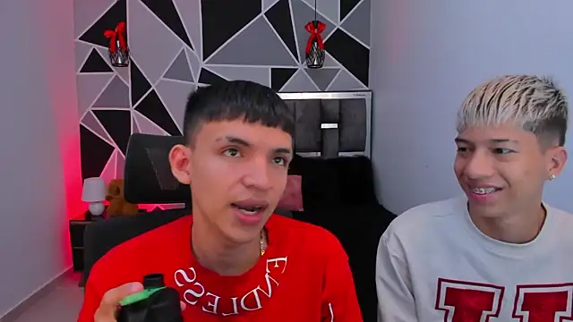 Snapshot of Juan_Nd_Steven chatting on 05-03-26, 11:37 Juan Nd Steven online show from 05-03-26, 11:37