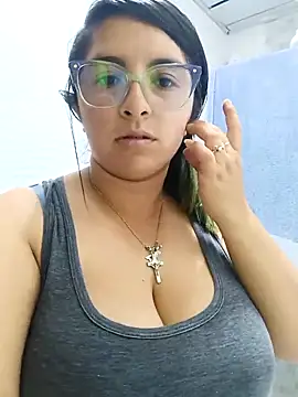  Angelinaandrade  online show from 12-20-25, 12:35