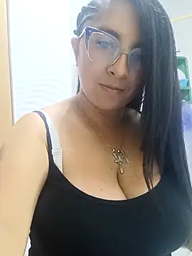  Angelinaandrade  online show from 12-23-25, 12:11