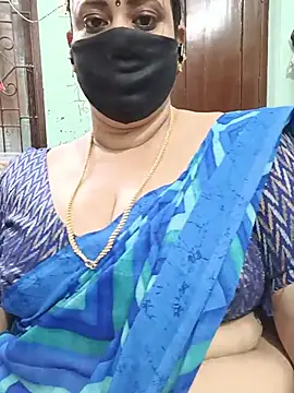 Snapshot of ashikaa_r chatting on 06-11-26, 04:37 ashikaa r online show from 06-11-26, 04:37