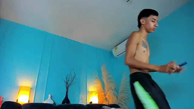 Lucian Davi online show from 10-17-25, 04:38