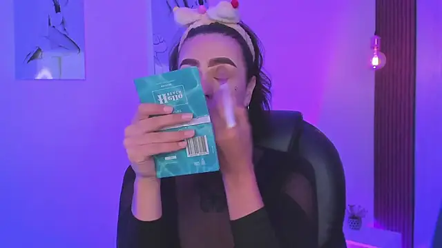 miah connor online show from 11-18-25, 07:39