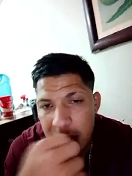 Snapshot of Alonsomadeira chatting on 03-08-26, 10:51 Alonsomadeira online show from 03-08-26, 10:51