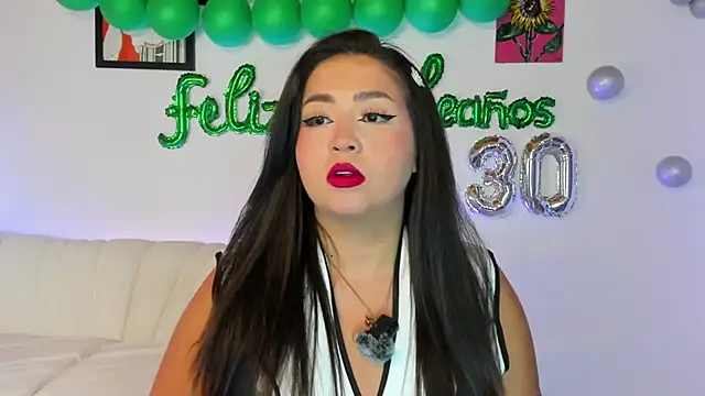 Snapshot of LiahDiaz chatting on 11-24-25, 08:53 LiahDiaz online show from 11-24-25, 08:53