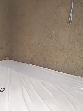 Snapshot of pretty_prickle chatting on 02-28-25, 09:04 pretty prickle online show from 02-28-25, 09:04