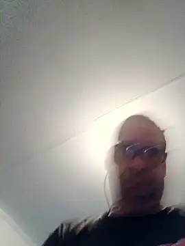 Snapshot of mcv131985 chatting on 05-07-26, 02:16 mcv131985 online show from 05-07-26, 02:16