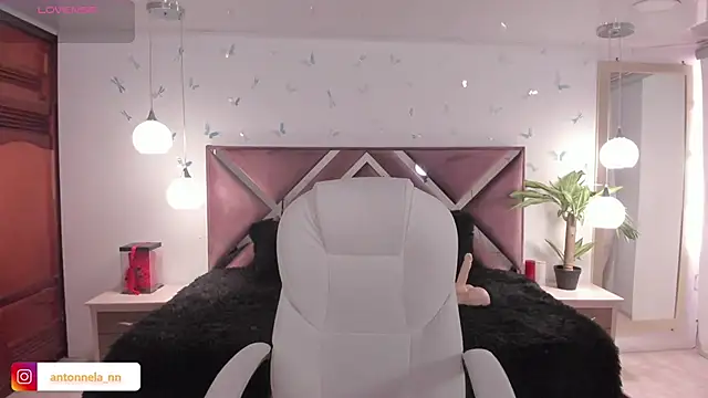  Antonnela  online show from 11-15-25, 02:10