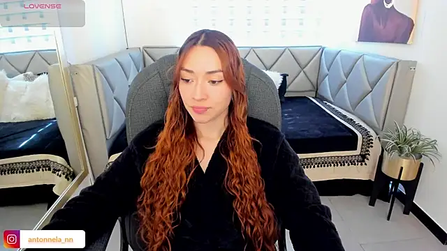 Snapshot of _Antonnela_ chatting on 05-19-26, 07:43 Antonnela online show from 05-19-26, 07:43