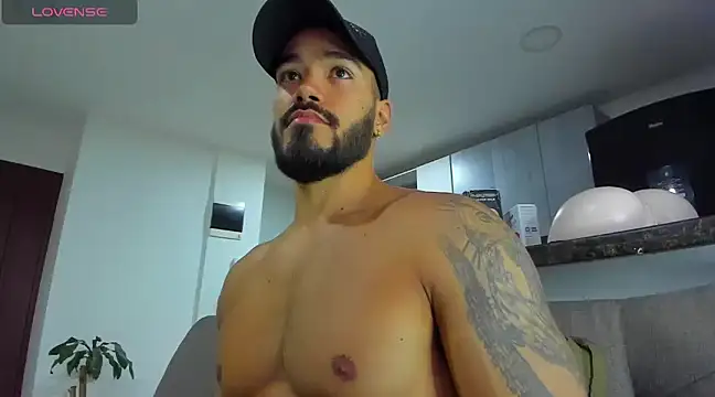 Snapshot of Alexander_Martines chatting on 02-16-25, 10:55 Alexander Martines online show from 02-16-25, 10:55