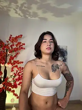 Snapshot of VictoriaHiill chatting on 04-30-26, 04:25 VictoriaHiill online show from 04-30-26, 04:25