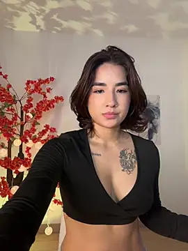 Snapshot of VictoriaHiill chatting on 04-21-26, 06:14 VictoriaHiill online show from 04-21-26, 06:14