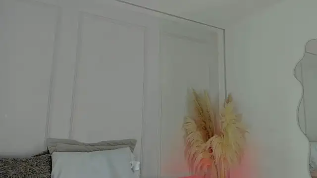 Snapshot of Mariapettit chatting on 06-10-26, 04:35 Mariapettit online show from 06-10-26, 04:35