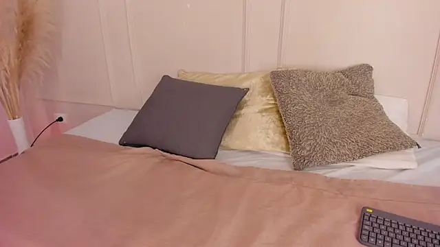 Mariapettit online show from 04-11-26, 01:37