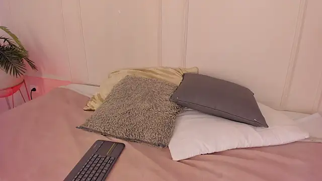 Mariapettit online show from 03-31-26, 01:02