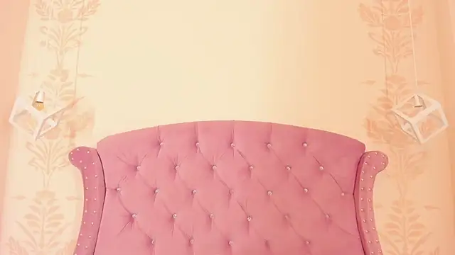 DaphneLloyd online show from 10-17-25, 08:21