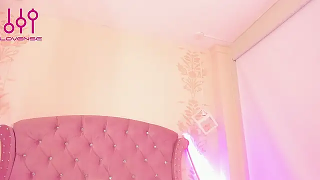 DaphneLloyd online show from 09-19-25, 02:37