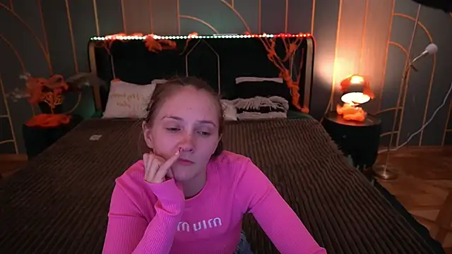 Snapshot of PamelaXX_ chatting on 10-29-25, 08:19 PamelaXX online show from 10-29-25, 08:19