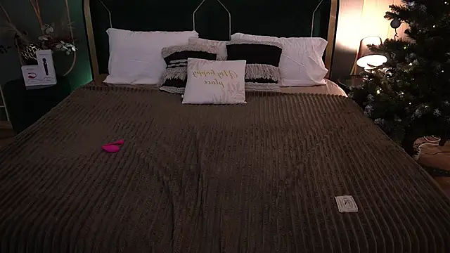 Snapshot of PamelaXX_ chatting on 12-14-25, 08:58 PamelaXX online show from 12-14-25, 08:58