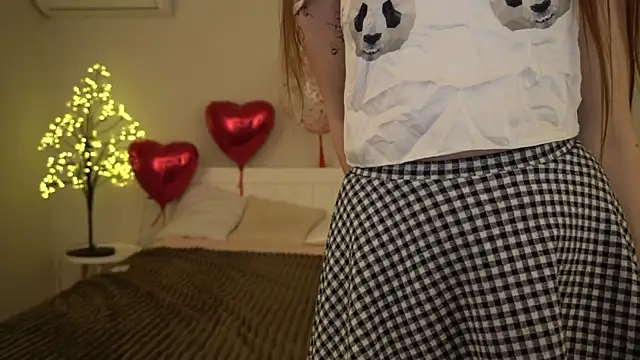Snapshot of PamelaXX_ chatting on 02-14-25, 12:51 PamelaXX online show from 02-14-25, 12:51