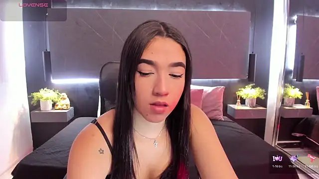 SaraaMills online show from 03-31-26, 04:03