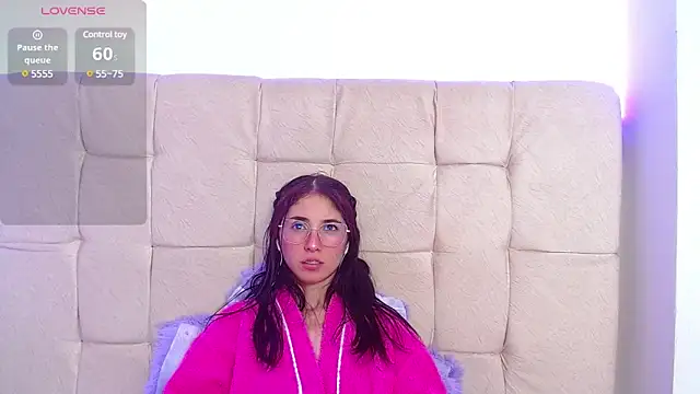 Snapshot of mildre303av chatting on 02-01-25, 10:26 mildre303av online show from 02-01-25, 10:26