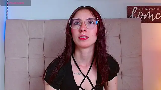 Snapshot of mildre303av chatting on 03-18-25, 11:31 mildre303av online show from 03-18-25, 11:31