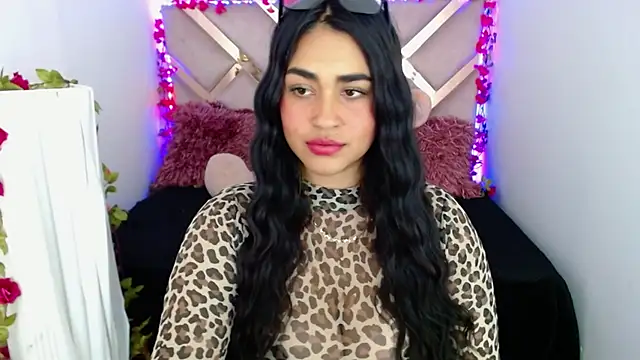 Snapshot of Charlotte_cute18 chatting on 03-07-25, 06:57 Charlotte cute18 online show from 03-07-25, 06:57