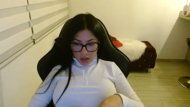 Snapshot of Charlotte_cute18 chatting on 05-05-26, 02:25 Charlotte cute18 online show from 05-05-26, 02:25
