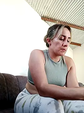 Snapshot of Isabel23zr chatting on 09-24-25, 04:13 Isabel23zr online show from 09-24-25, 04:13