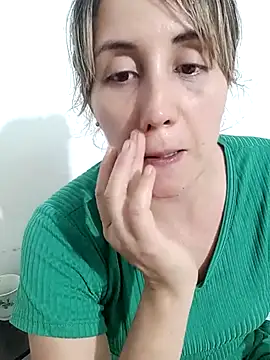 Snapshot of Isabel23zr chatting on 02-21-25, 01:22 Isabel23zr online show from 02-21-25, 01:22