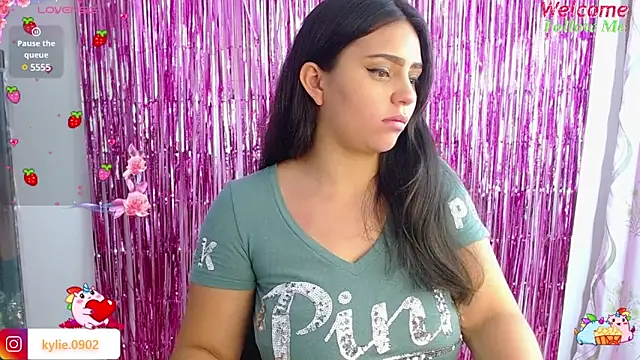 Snapshot of karol_9 chatting on 01-21-25, 02:43 karol 9 online show from 01-21-25, 02:43