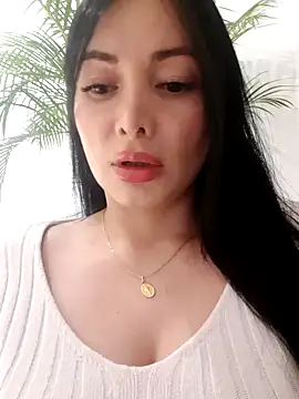 Snapshot of _monicab chatting on 03-14-25, 11:43 monicab online show from 03-14-25, 11:43