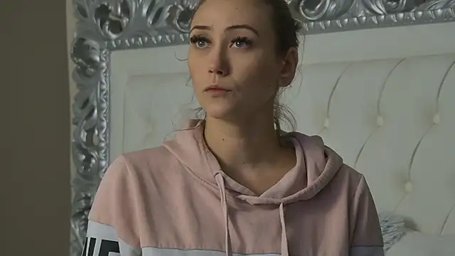 Snapshot of AliceMunro chatting on 11-08-25, 08:56 AliceMunro online show from 11-08-25, 08:56