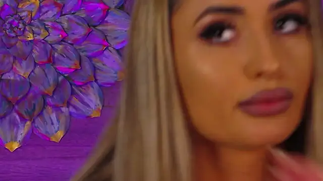 Snapshot of LoraDevine chatting on 02-19-26, 08:28 LoraDevine online show from 02-19-26, 08:28