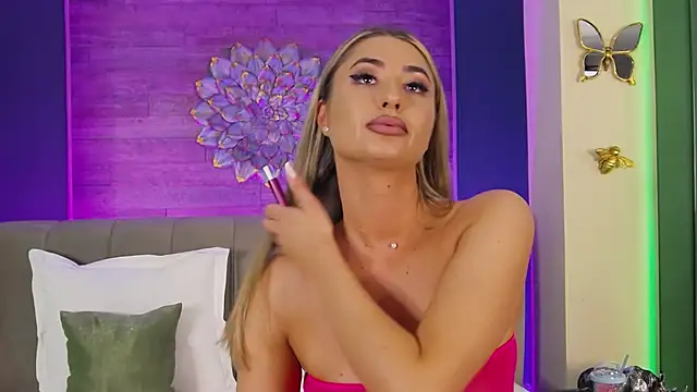 LoraDevine online show from 04-03-26, 06:58